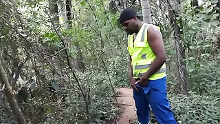 Trabalhador mijando